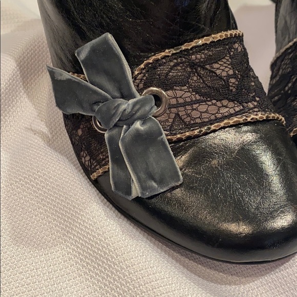 Adorable booties! - Picture 3 of 5